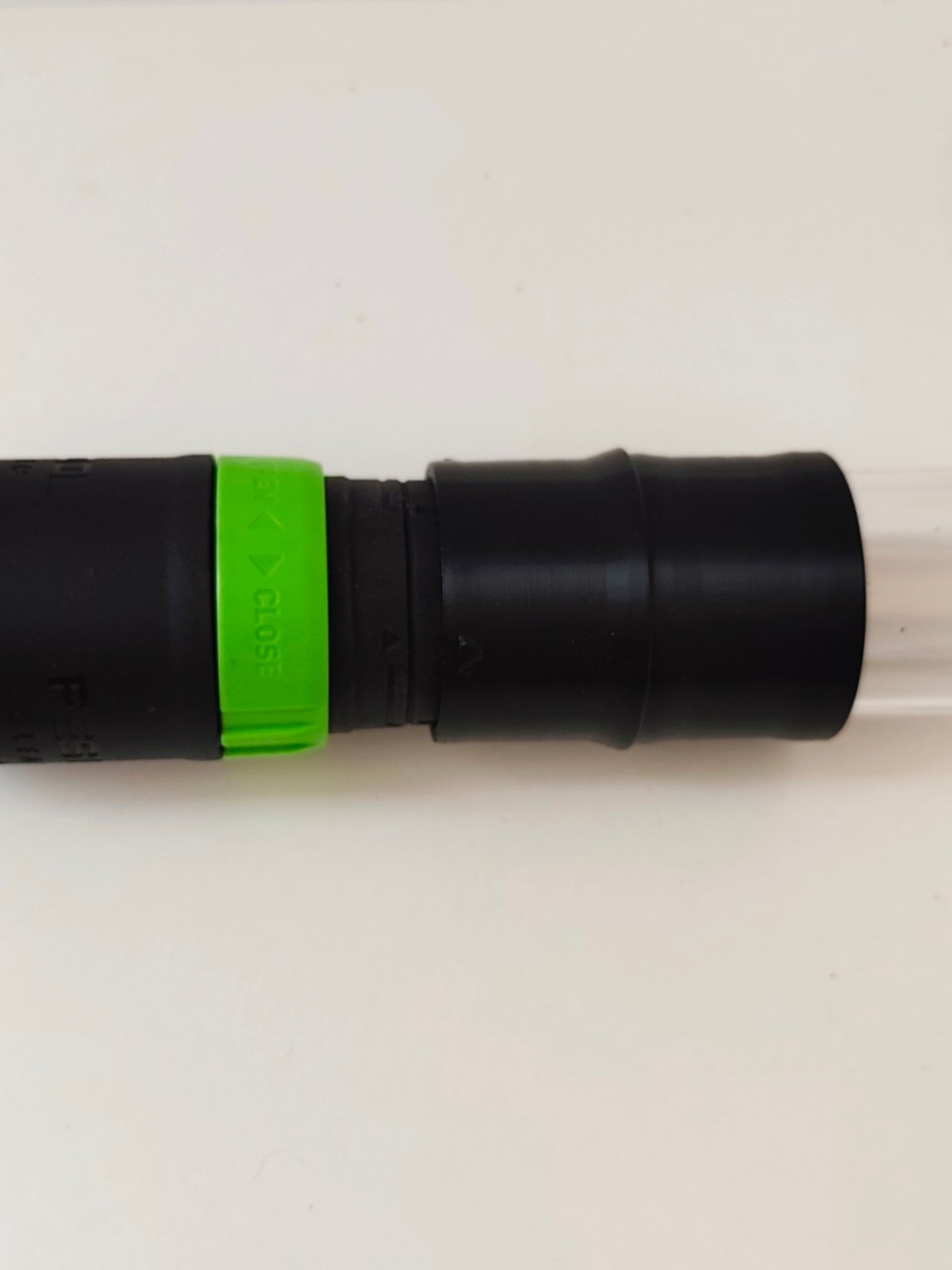 Adapter Festool D27 auf Kantenfräse Makita DRT50 / RT0700C montiert – echtes Foto